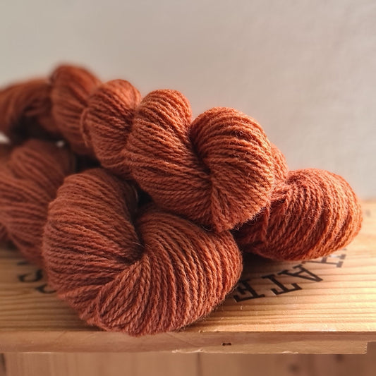 RED TURNER - Varma 2-ply yarn