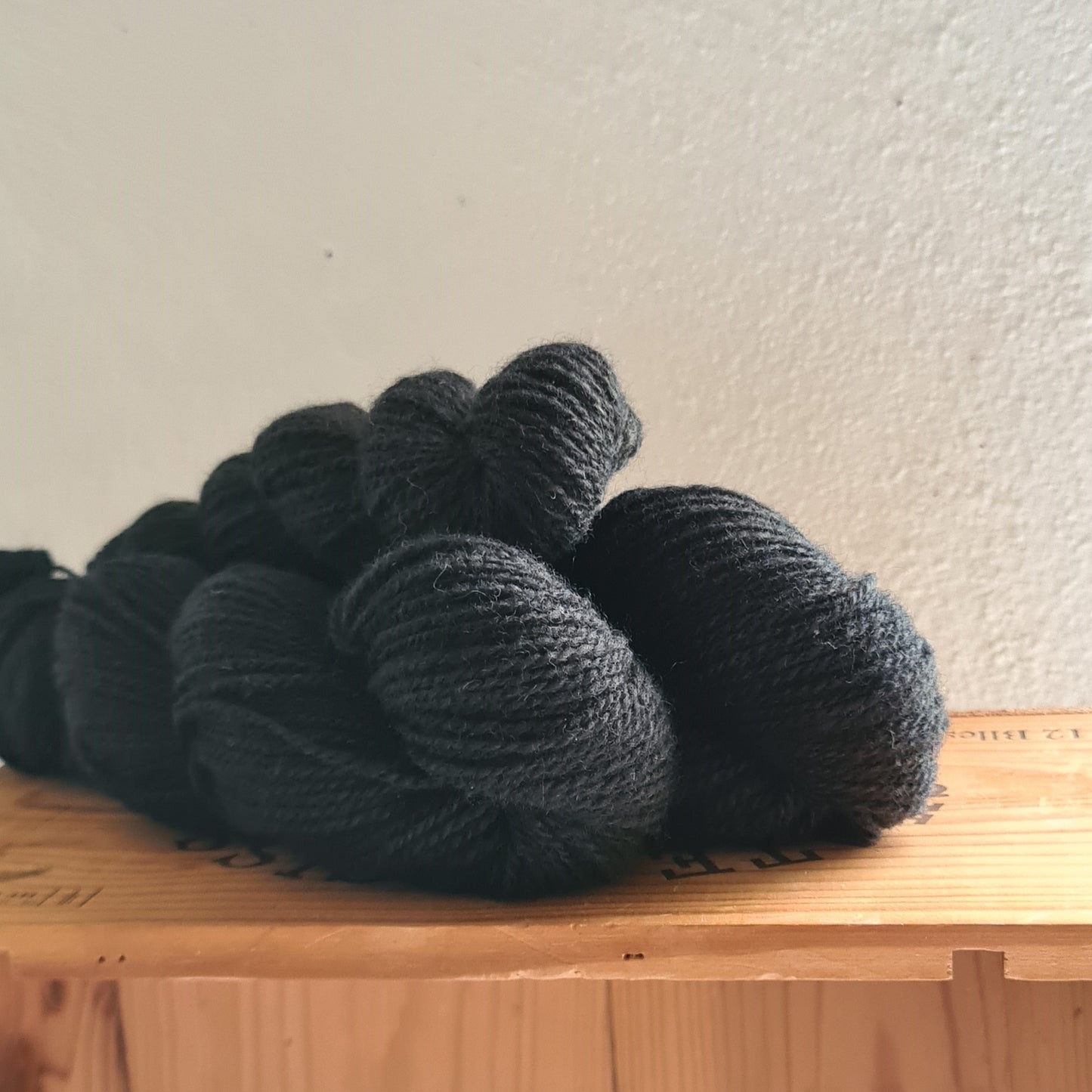 BLACK - Varma 2-ply yarn