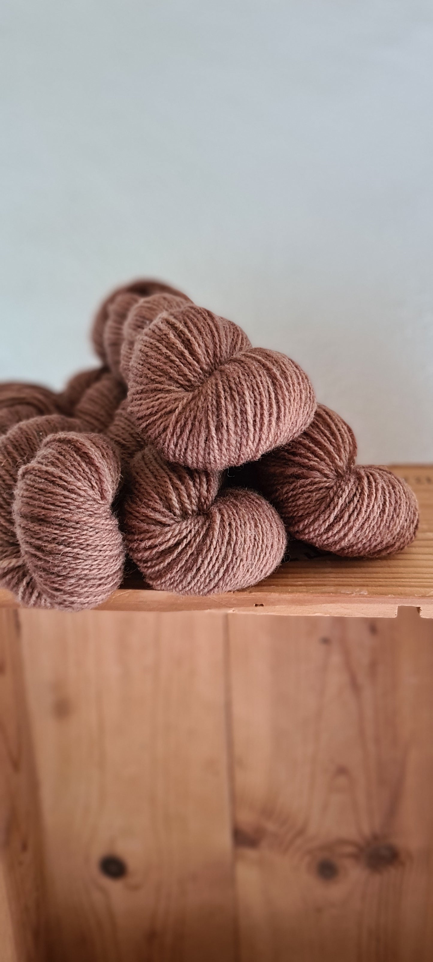 CHOCOLATE - Varma 2-ply yarn