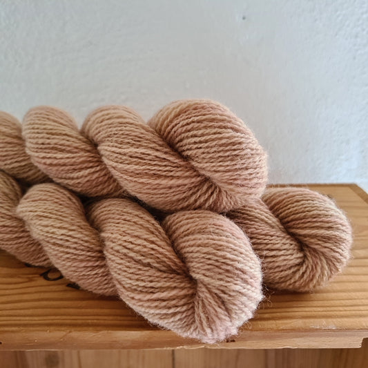 ASTRANTIA MAJOR- Varma 2-ply yarn - Mini